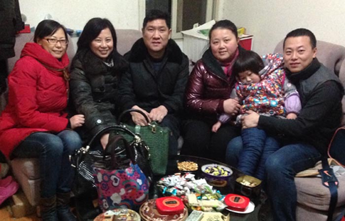 踏雪送?！∏榕瘑T工——2014年新春員工慰問活動