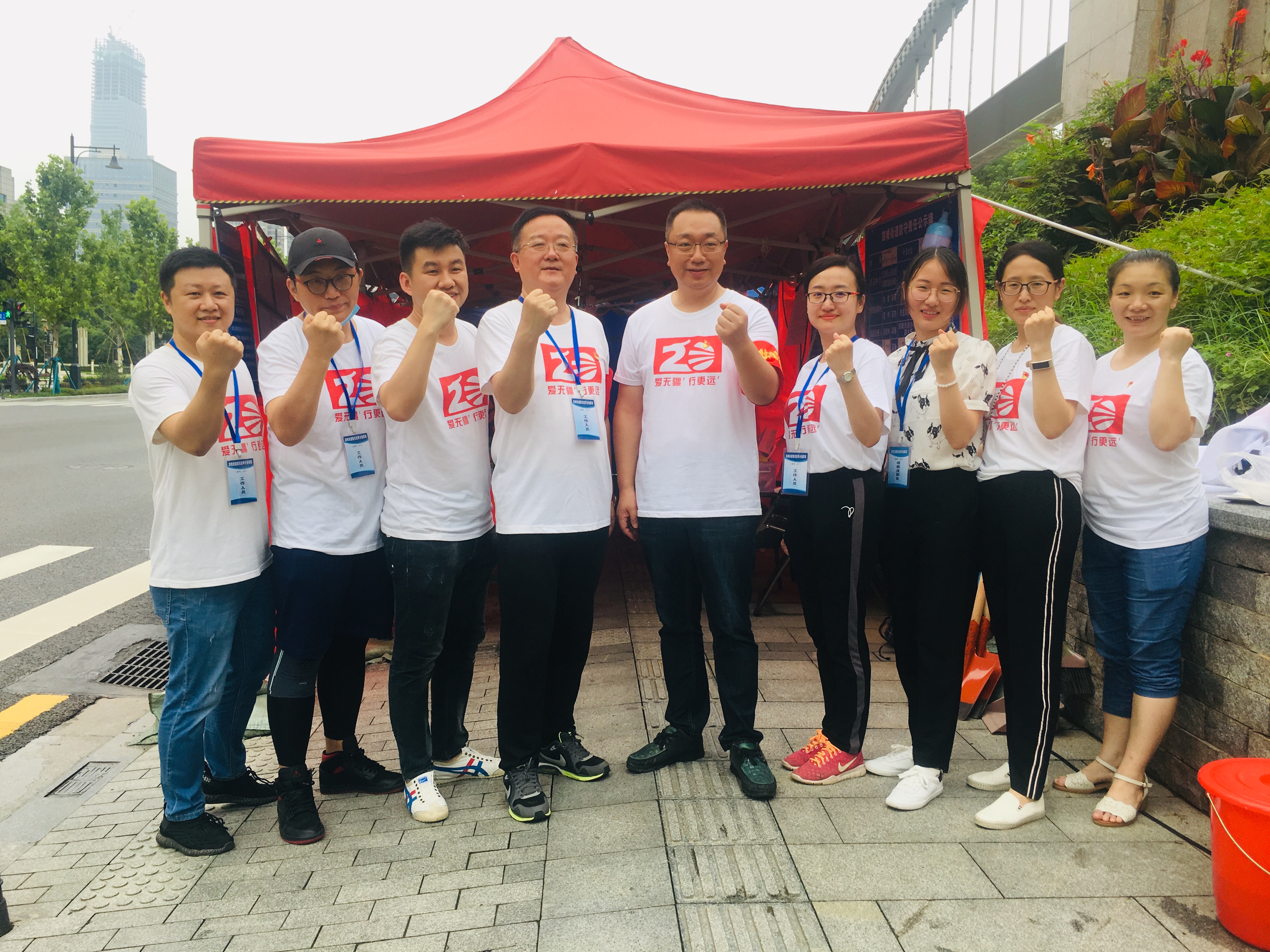 風雨同舟，共克時艱。東信醫(yī)藥集團助力武漢防汛抗洪攻堅戰(zhàn)